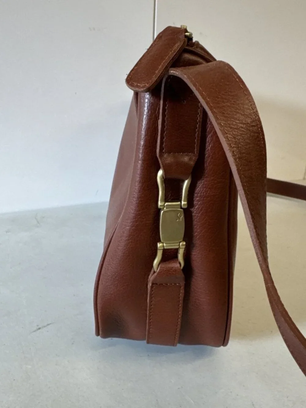 Leather & Co. by Liz Claiborne Brown Leather Crossbody‎ Purse 51803 SADL STATUS